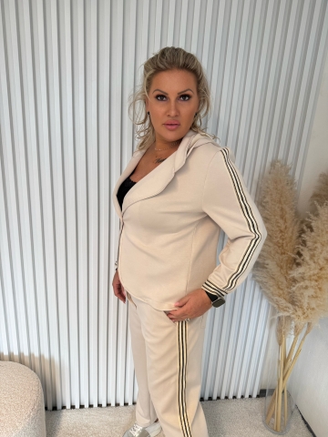 Dámský komplet Zita kalhot a saka s kapucí zdobený lampasem světle béžový