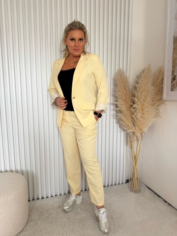 Dámský elegantní kalhotový kostým Dejna žlutý
