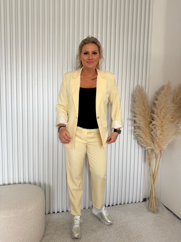 Dámský elegantní kalhotový kostým Dejna žlutý