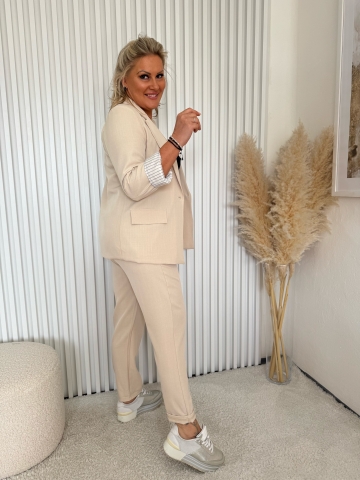 Dámský elegantní kalhotový kostým Dejna béžový