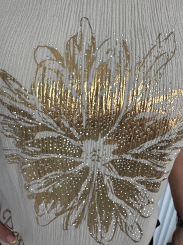 Dámská béžová halenka Flow Paparazzi Fashion  s aplikací květiny