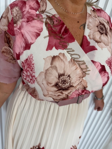 Dámské dlouhé růžové šaty Liliana s opaskem a plisováním značky Paparazzi Fashion