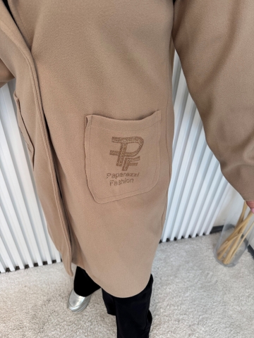 Dámský trendy béžový kabát Amadeus značky Paparazzi fashion