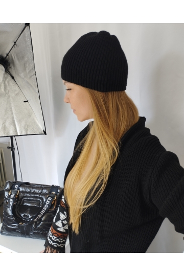 Dámský luxusní černý kardigan Charmi se střapci a čepicí značkyPaparazzi Fashion